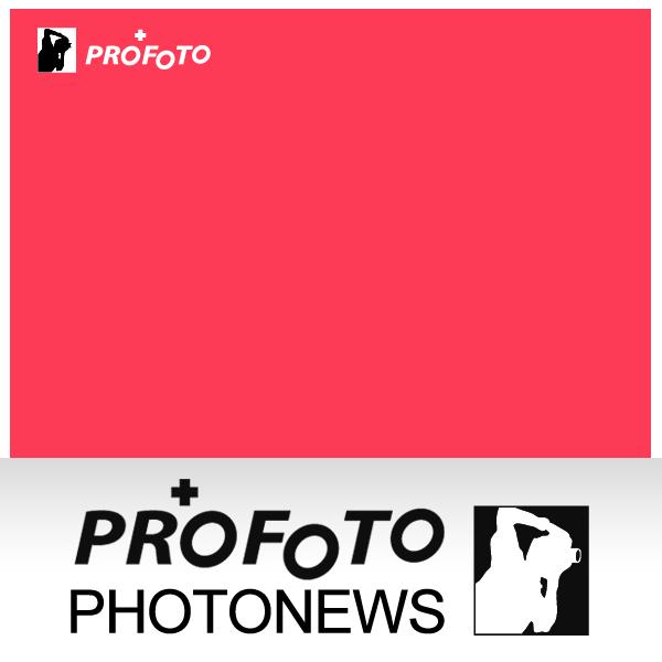 單色漸層紙1Kx2(370大紅)攝影專用背景紙，美國進口攝影專用，網拍商品最適用免去背